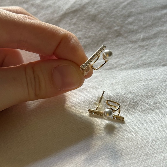 🚨4/$10🚨 NEW Silver Post 1990 Pearl and Rhinestone Drop Earrings - Picture 5 of 9